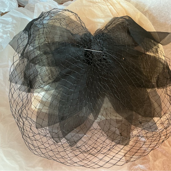 1950’s Elegant Black Veil Fascinator